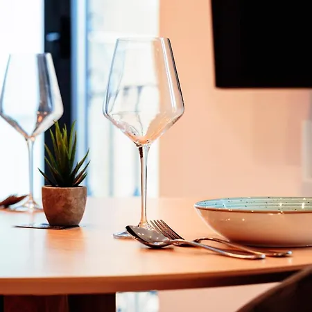 Apartamento Plaza De España 6 *